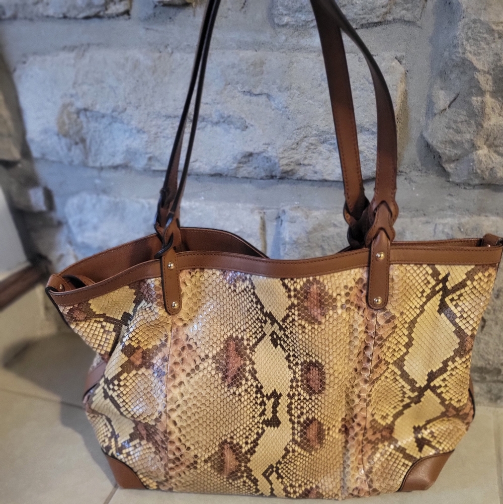 Gucci Beige/Brown Python Bag with Leather Tote - Picture 2 of 14